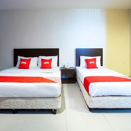Oyo 89966 Green World Hotel @ Seri Putra كاجانغ المظهر الخارجي الصورة