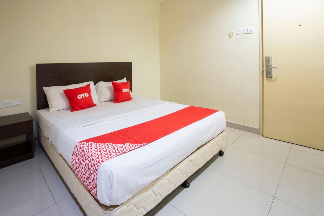 Oyo 89966 Green World Hotel @ Seri Putra كاجانغ المظهر الخارجي الصورة