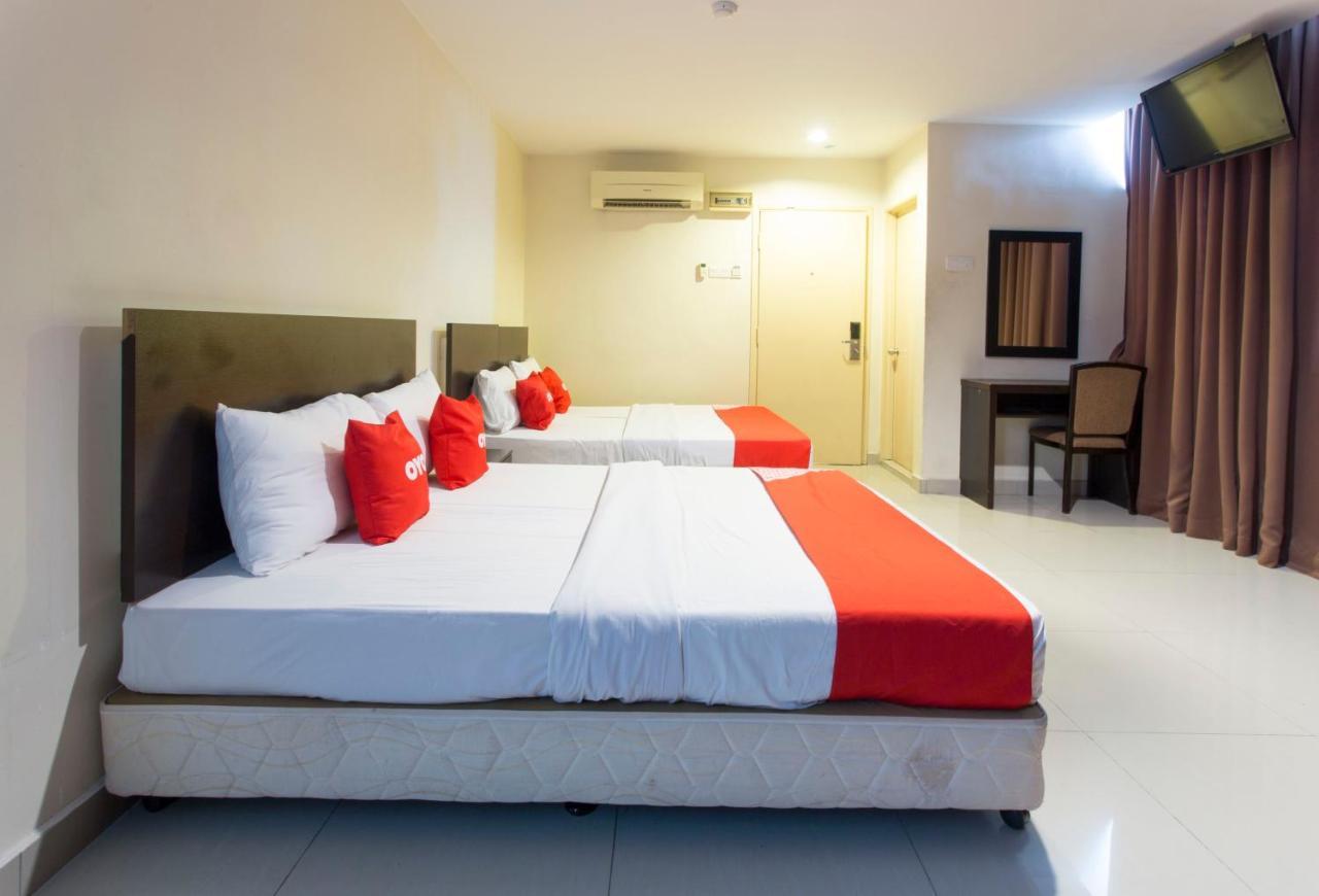 Oyo 89966 Green World Hotel @ Seri Putra كاجانغ المظهر الخارجي الصورة