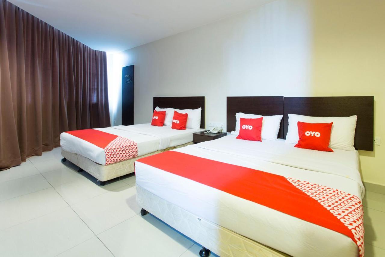 Oyo 89966 Green World Hotel @ Seri Putra كاجانغ المظهر الخارجي الصورة