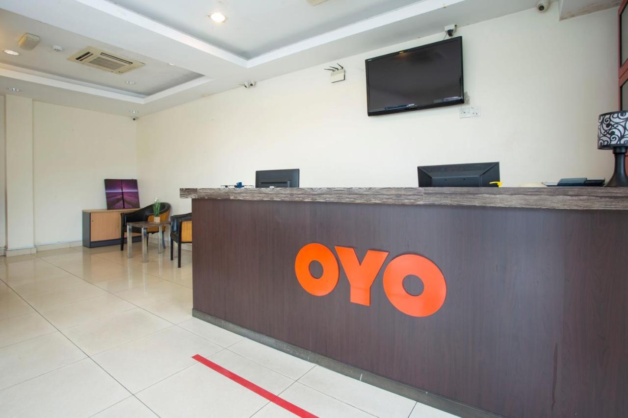 Oyo 89966 Green World Hotel @ Seri Putra كاجانغ المظهر الخارجي الصورة