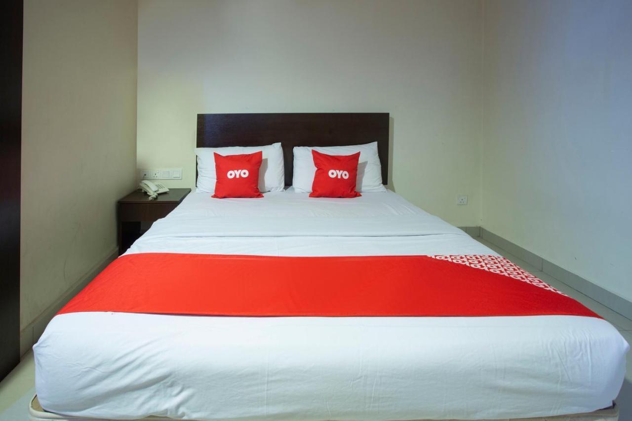 Oyo 89966 Green World Hotel @ Seri Putra كاجانغ المظهر الخارجي الصورة