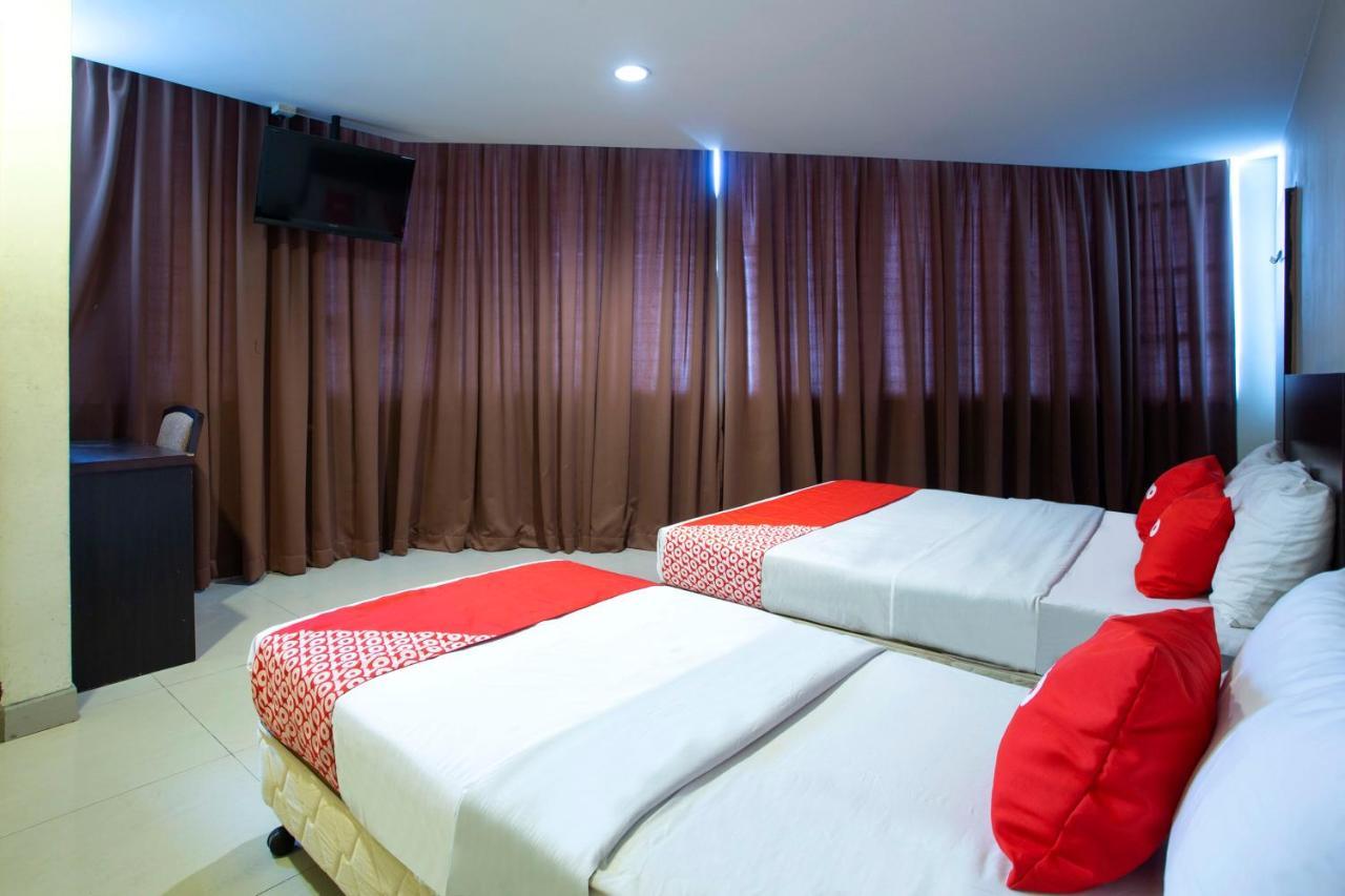 Oyo 89966 Green World Hotel @ Seri Putra كاجانغ المظهر الخارجي الصورة