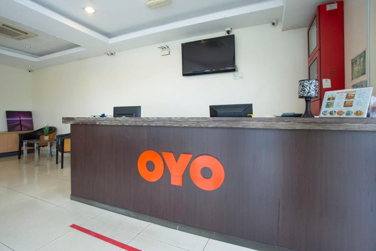 Oyo 89966 Green World Hotel @ Seri Putra كاجانغ المظهر الخارجي الصورة