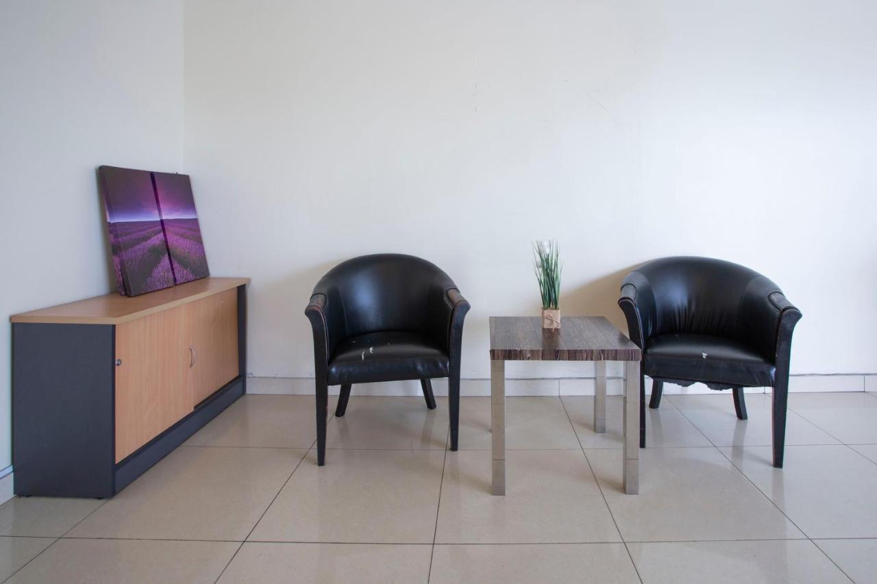 Oyo 89966 Green World Hotel @ Seri Putra كاجانغ المظهر الخارجي الصورة
