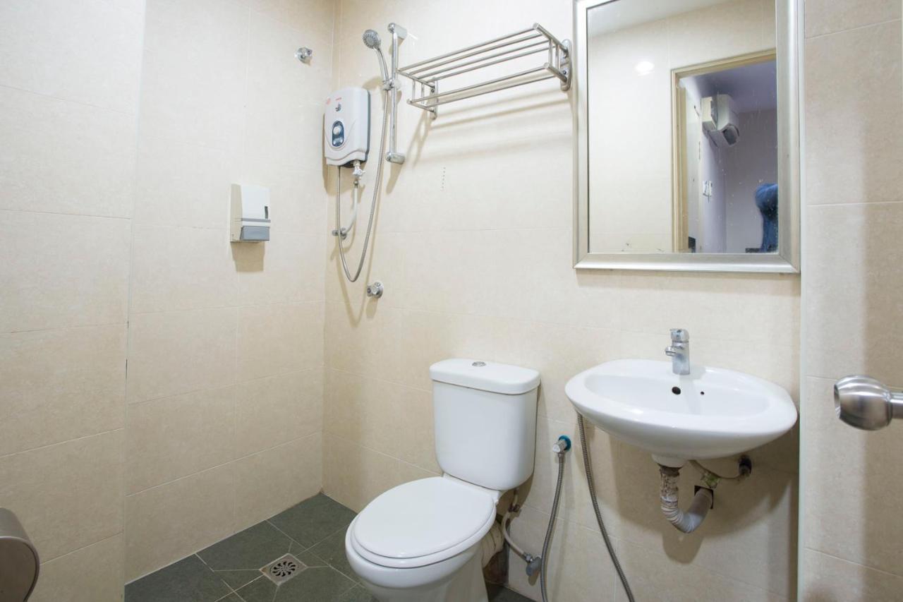 Oyo 89966 Green World Hotel @ Seri Putra كاجانغ المظهر الخارجي الصورة